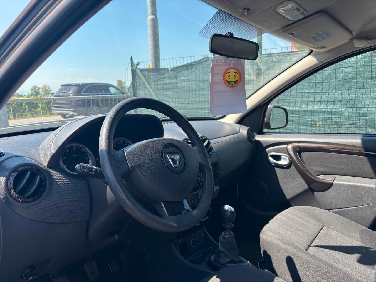 Dacia Duster 1.5 Diesel Neopatentati con gancio di traino