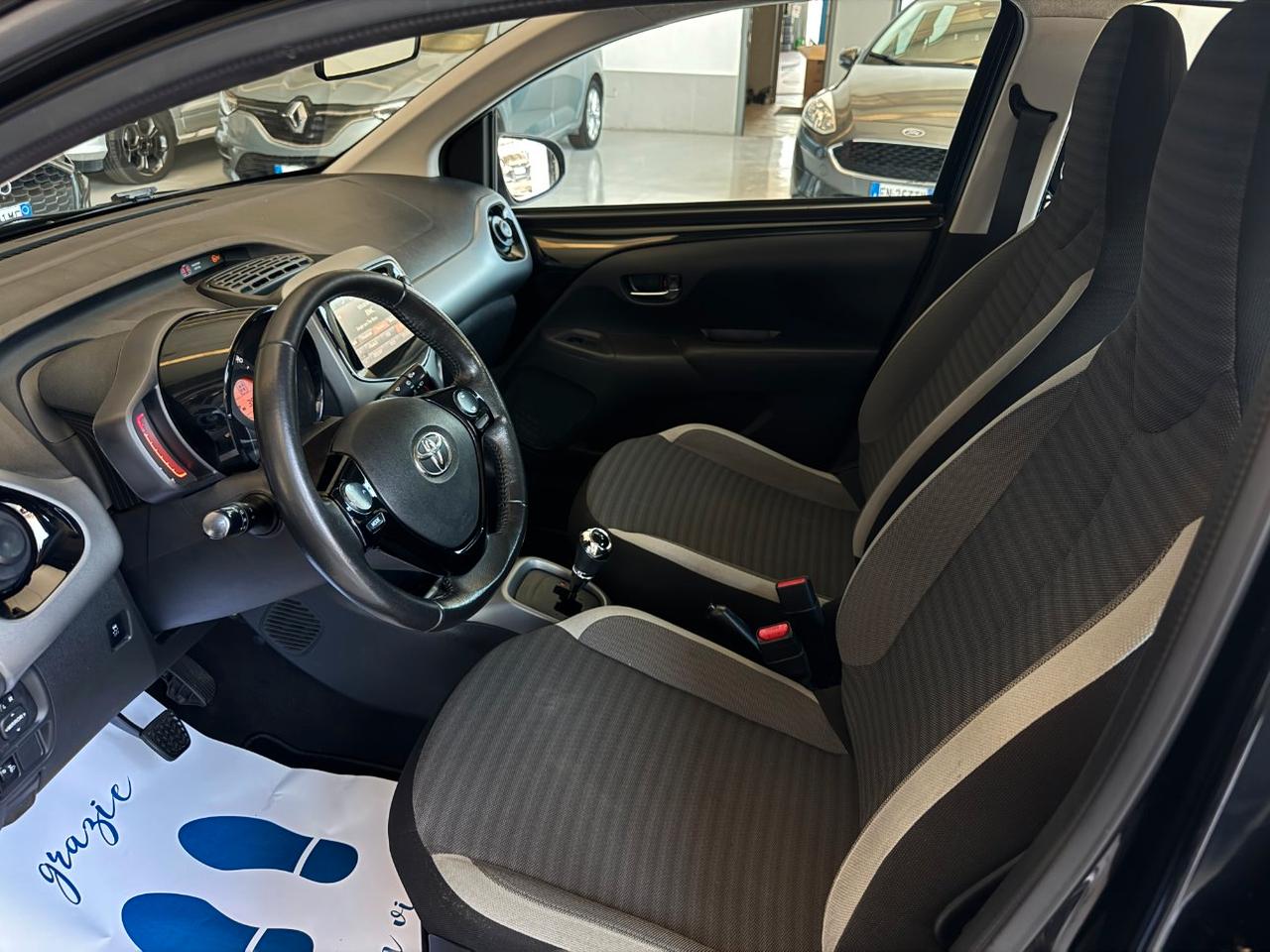 Toyota Aygo 5 Porte 1.0 x-business m-mt 72cv AUTOMATICA