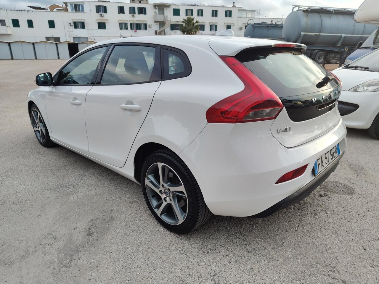 Volvo V40 D2 1.6d summum