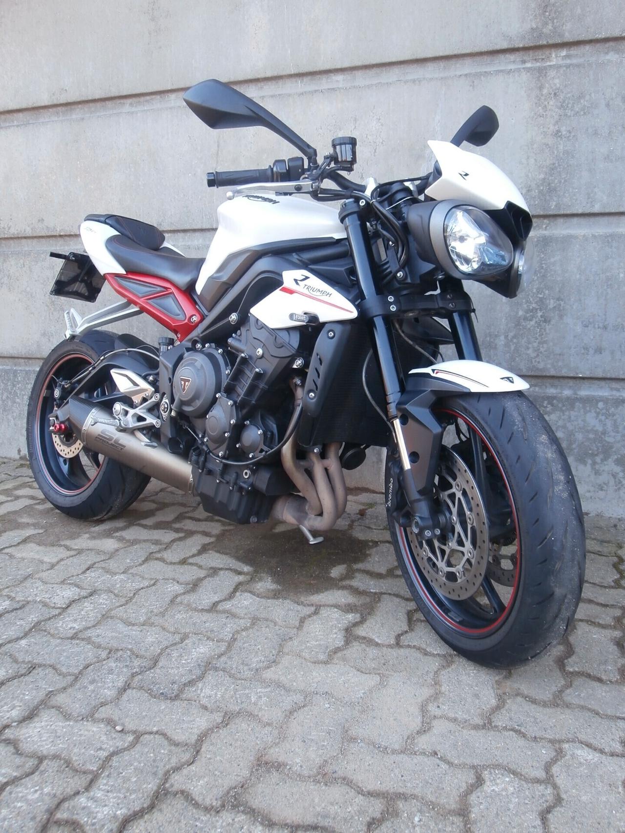 Triumph Street Triple 765 R del 2018 passaggio incluso-tagliando e garanzia