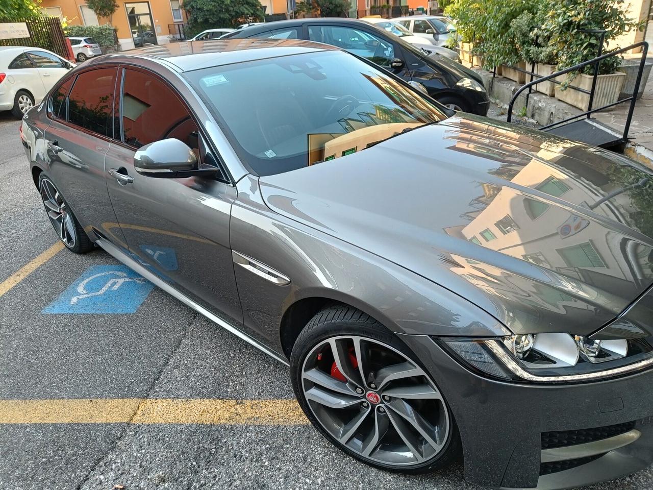 Jaguar XF 2.0 D 240 CV AWD aut. R-Sport