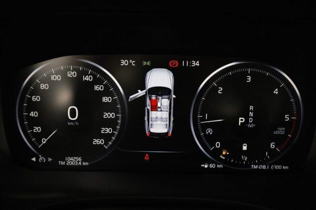 VOLVO XC60 XC60 B4 (d) automatico Momentum Pro