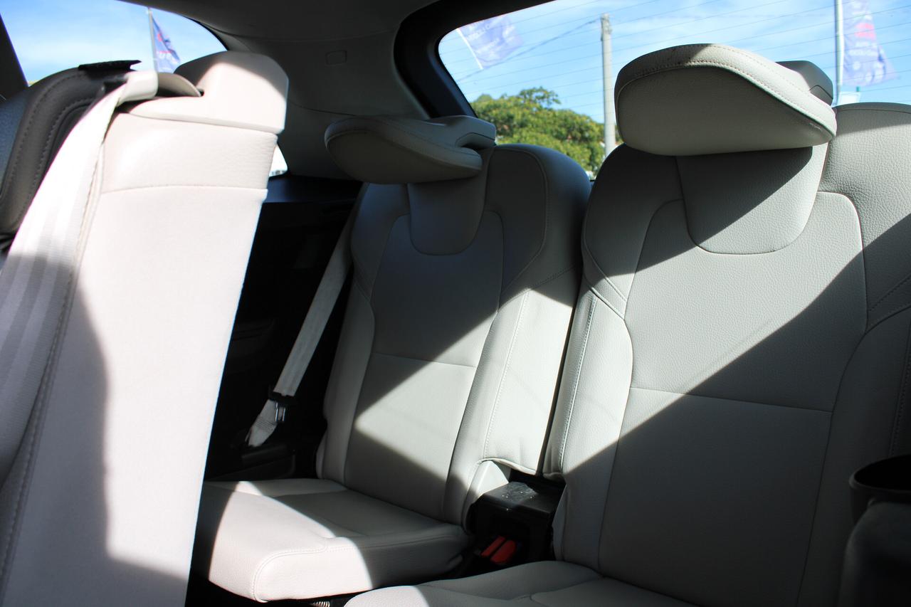 Volvo XC 90 XC90 D5 AWD Geartronic 7 posti Momentum