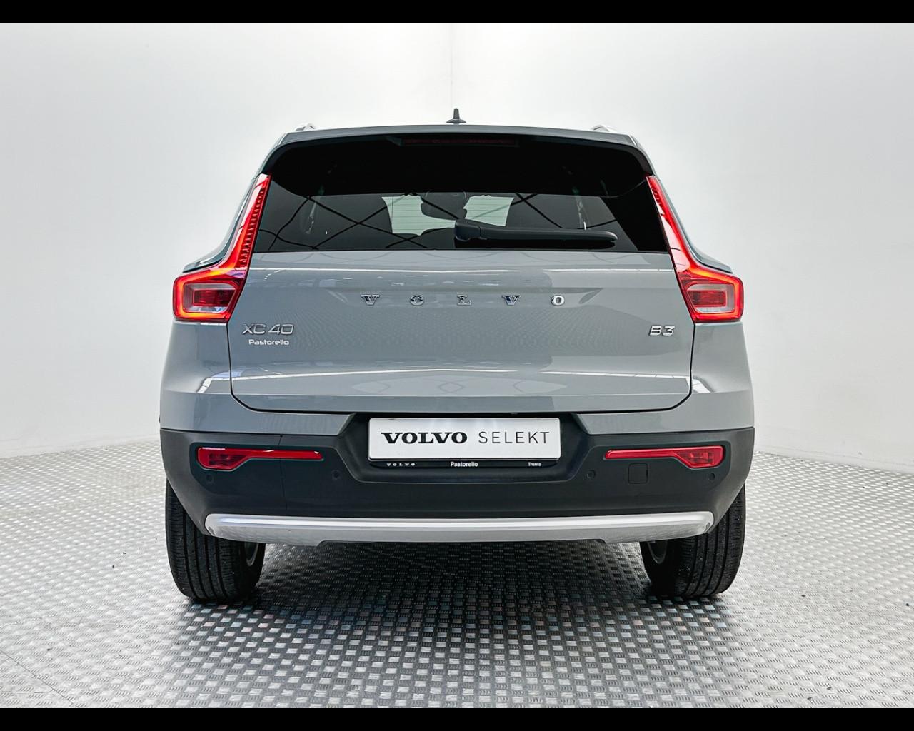 VOLVO XC40 (2017-->) - XC40 B3 automatico Core