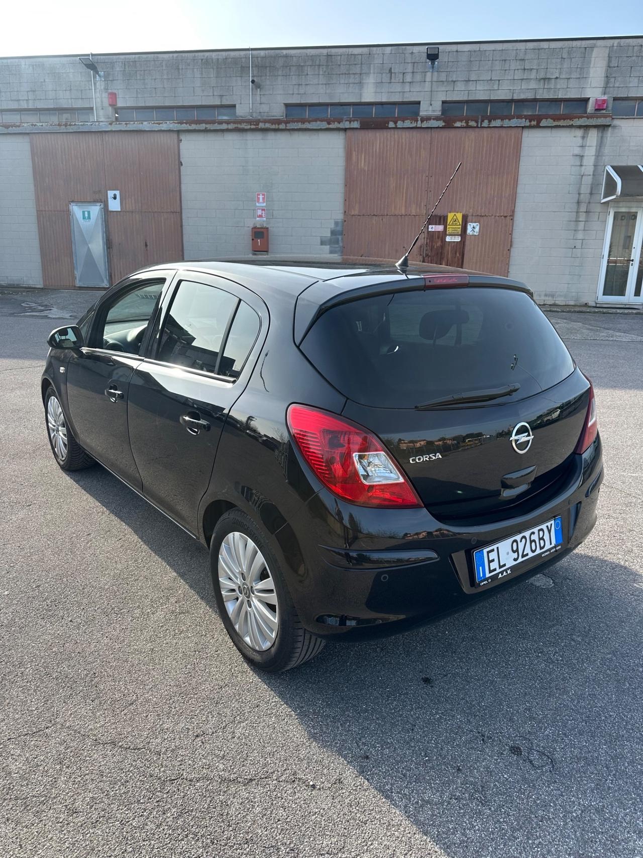 Opel Corsa 1.2 5 porte Cosmo 119.000km euro