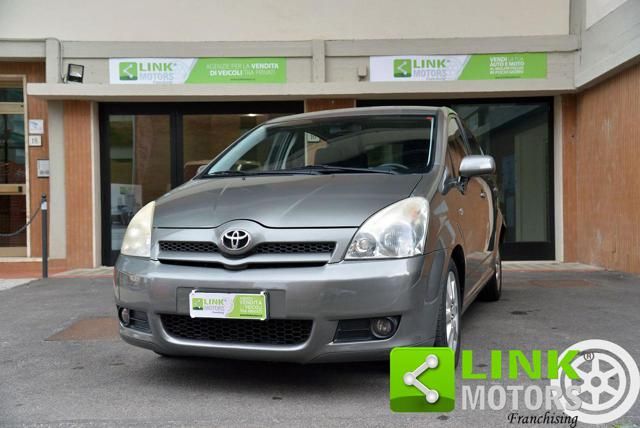 TOYOTA Corolla Verso 2.2 16V D-4D