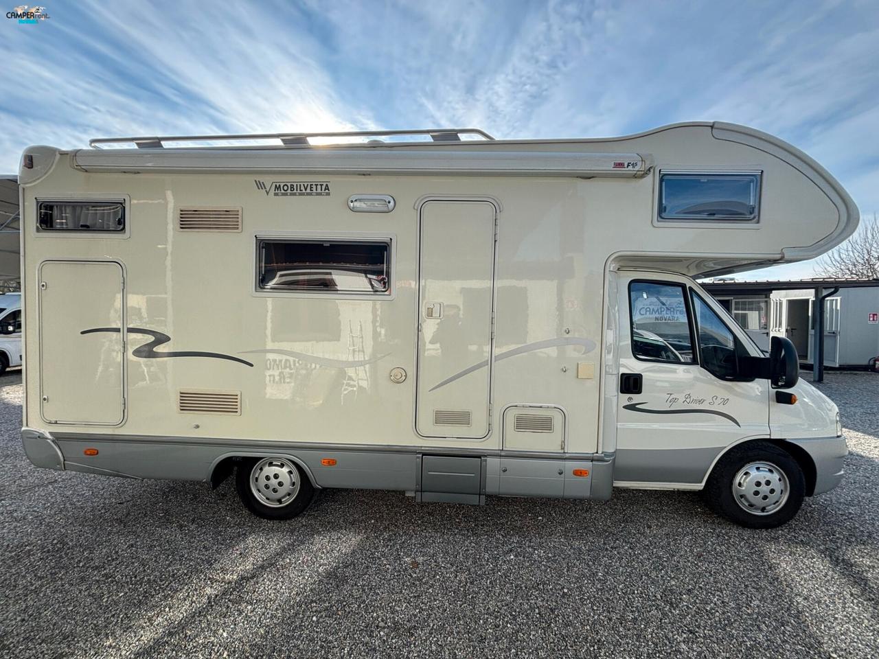 Mobilvetta TOP DRIVER S 70 - Mansardato compatto con letti a castello in coda