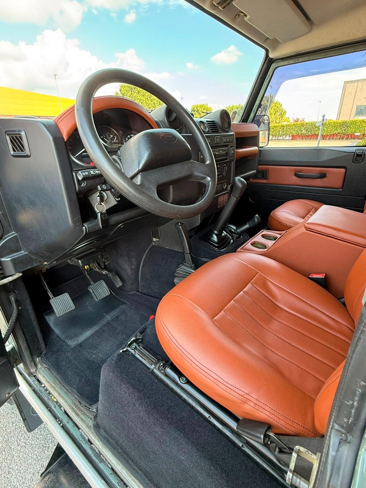 Land Rover Defender 90 2.4 TD4 Station Wagon E