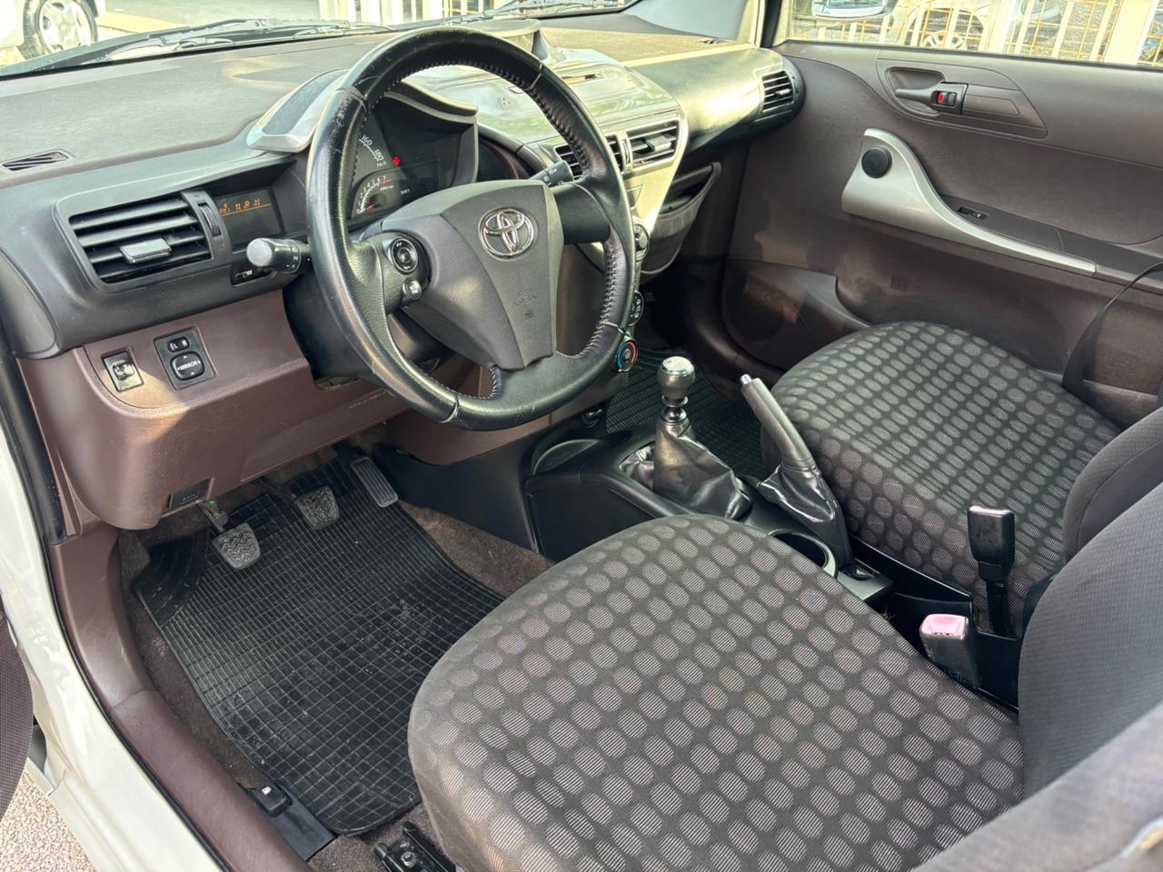 TOYOTA IQ 1.0 BENZ 68CV PERFETTA