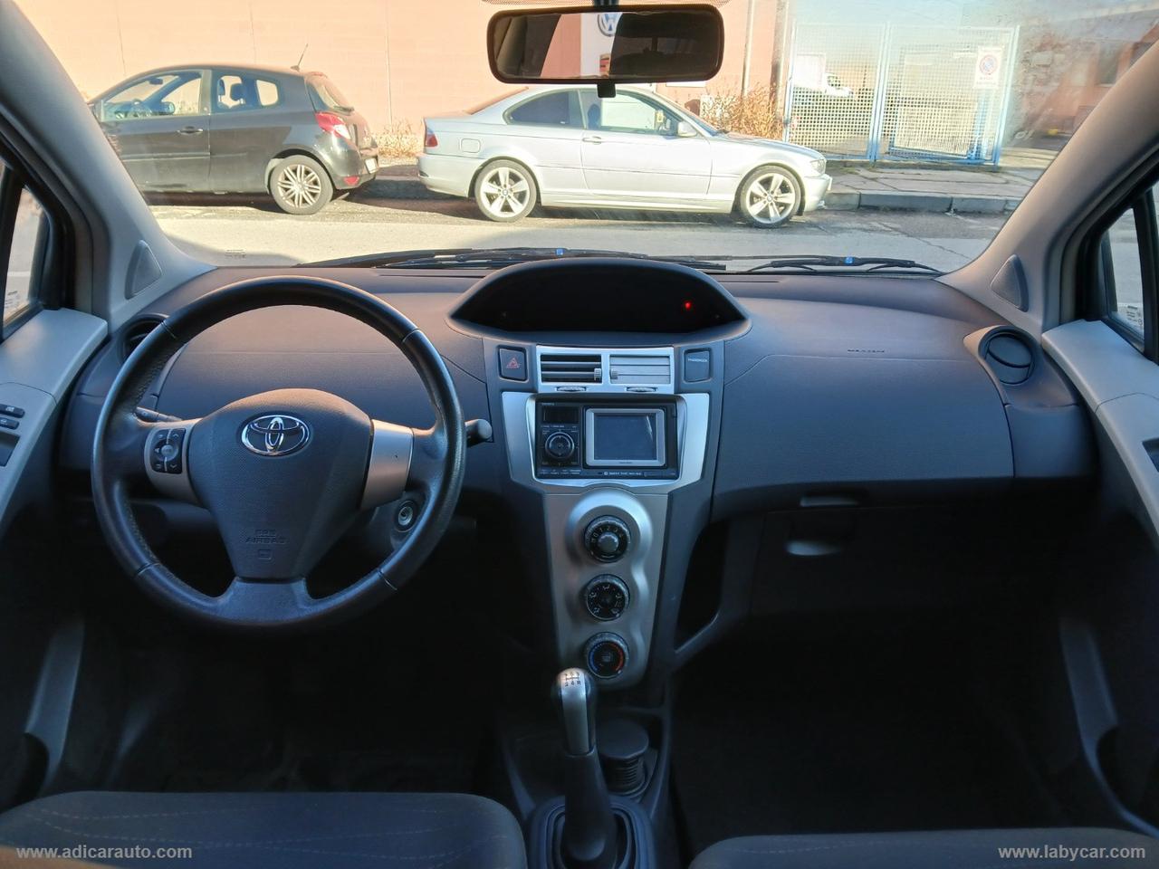 TOYOTA Yaris 1.0 5p. Sol