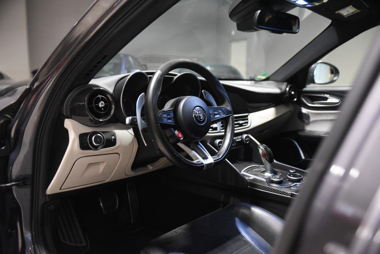 Alfa Romeo Giulia 2.9 V6 Bi-Turbo Quadrifoglio