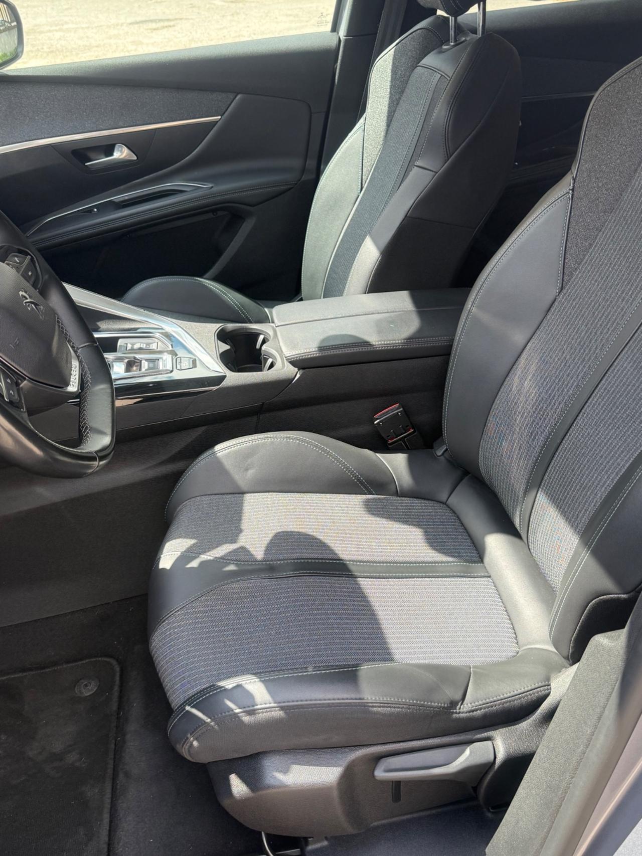 Peugeot 3008 BlueHDi 130 S&S EAT8 Allure