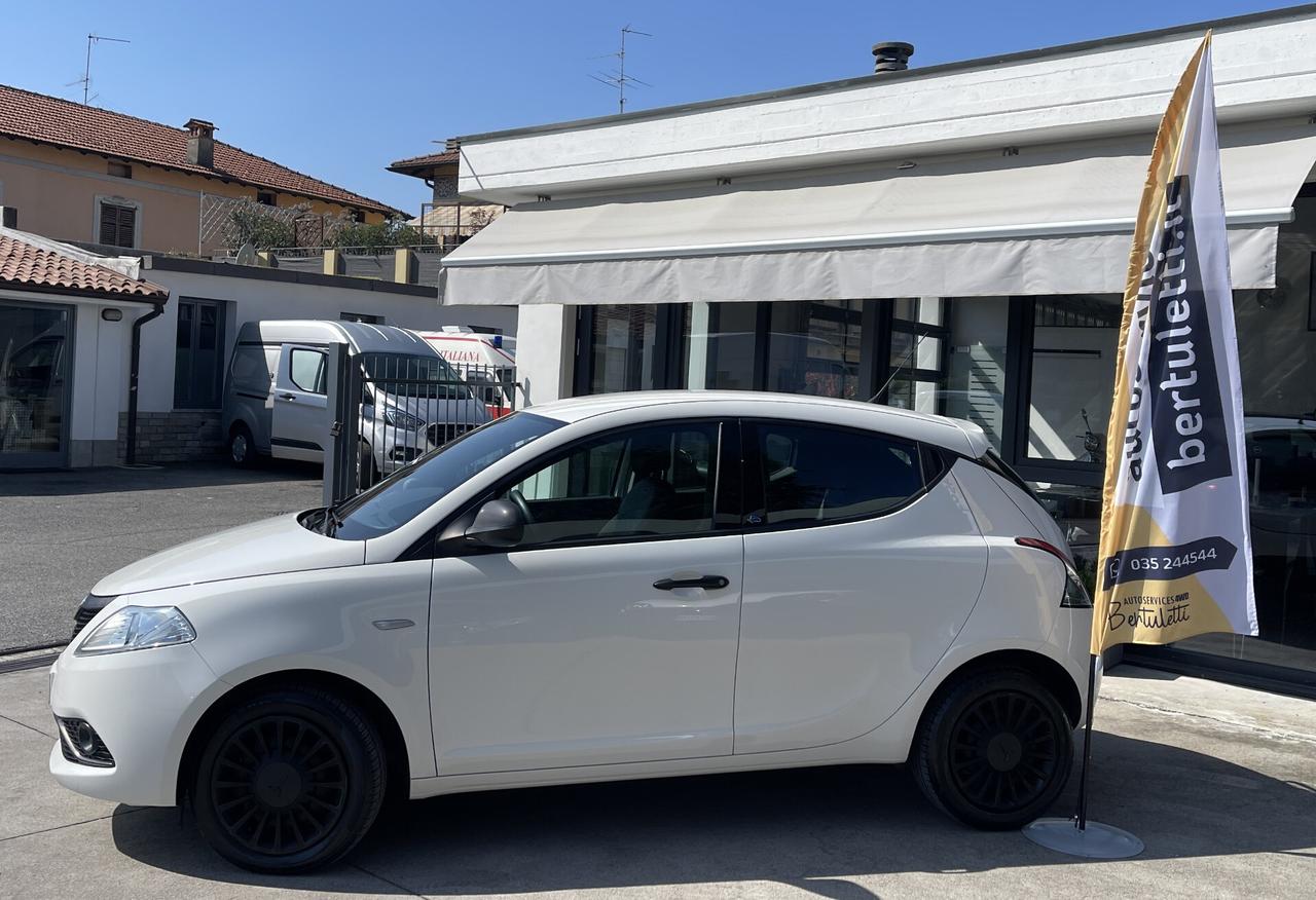 Lancia Ypsilon 1.2 5 porte Elefantino