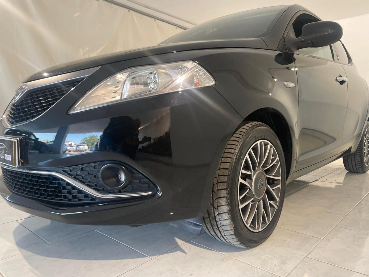 Lancia Ypsilon 1.2 GPL Ecochic Gold