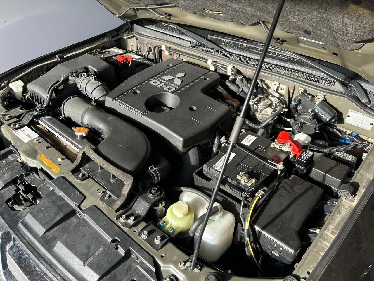 Mitsubishi Pajero 3.2 cr Instyle 200cv 5p auto