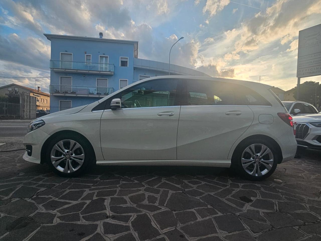 Mercedes-benz B 180 d Premium