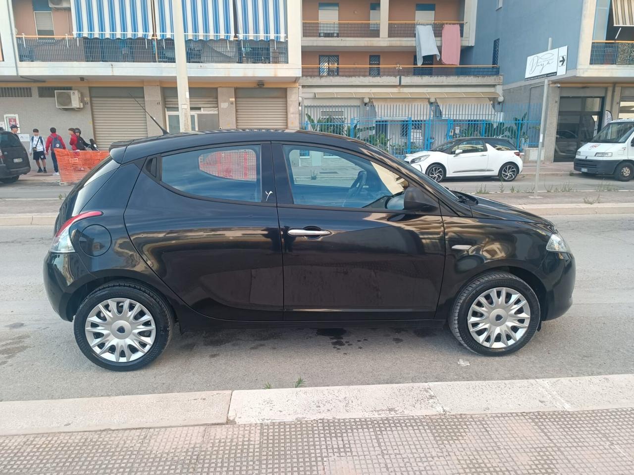 Lancia Ypsilon 1.2 69 CV 5 porte Silver