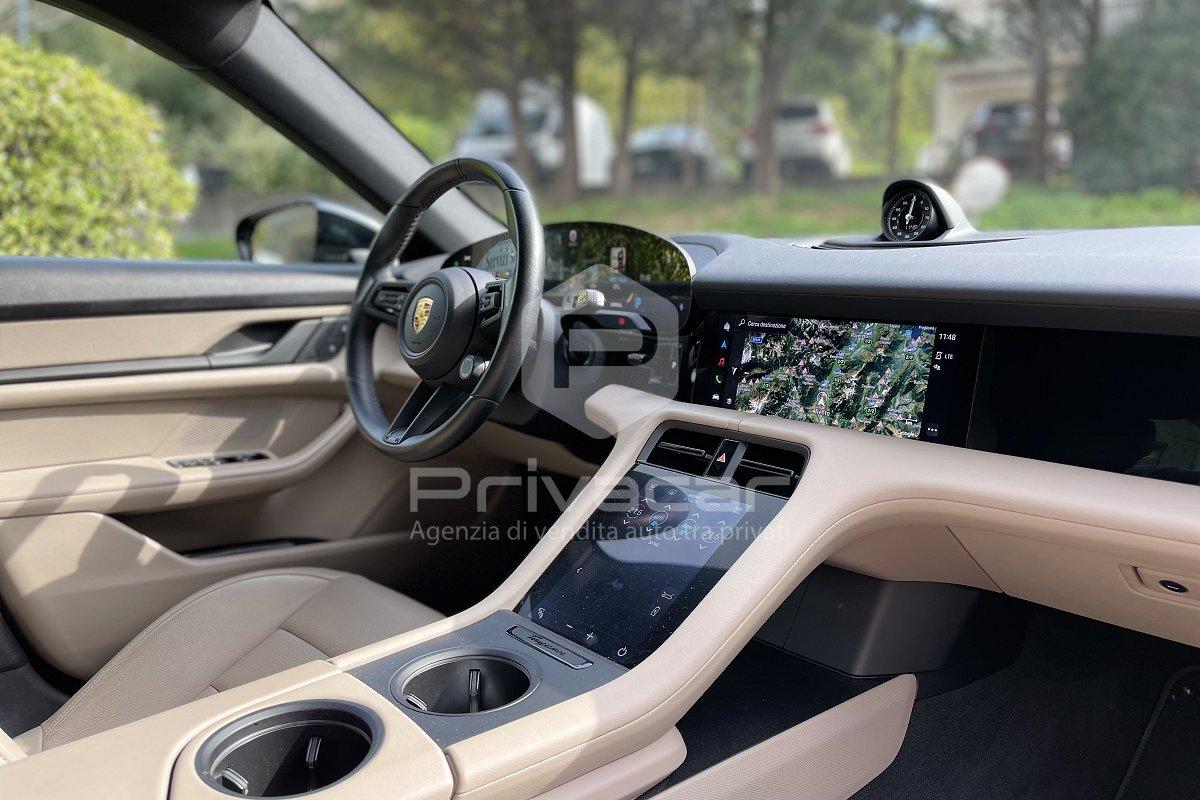 PORSCHE Taycan