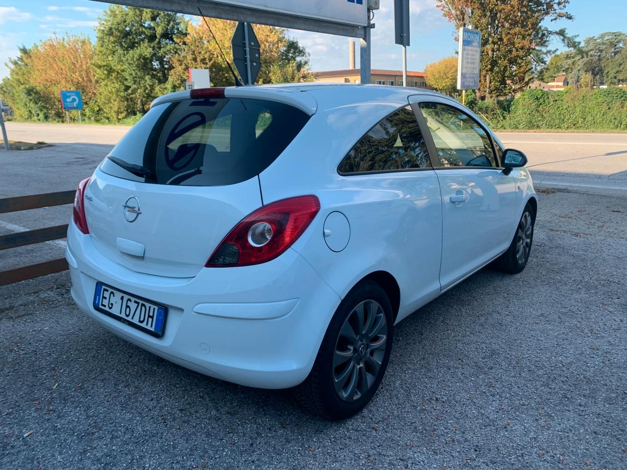 Opel Corsa 1.2 3 porte Sport OK NEO PATENTATI