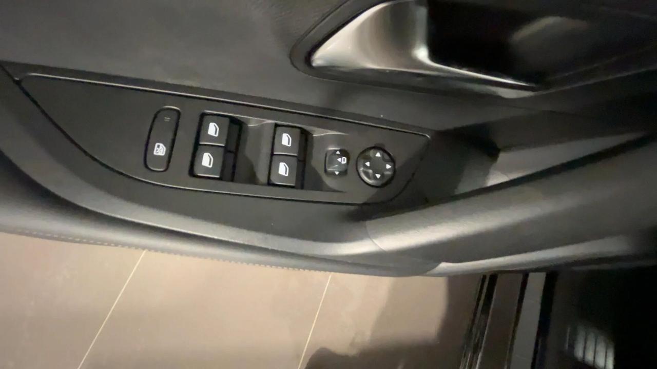Peugeot 2008 PureTech 130 S&S EAT8 Allure
