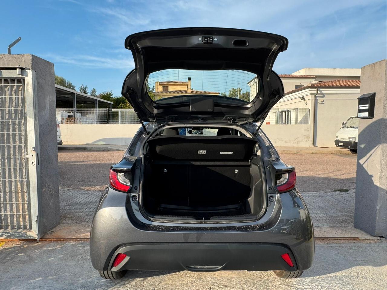 TOYOTA YARIS HYBRID - 30000 KM