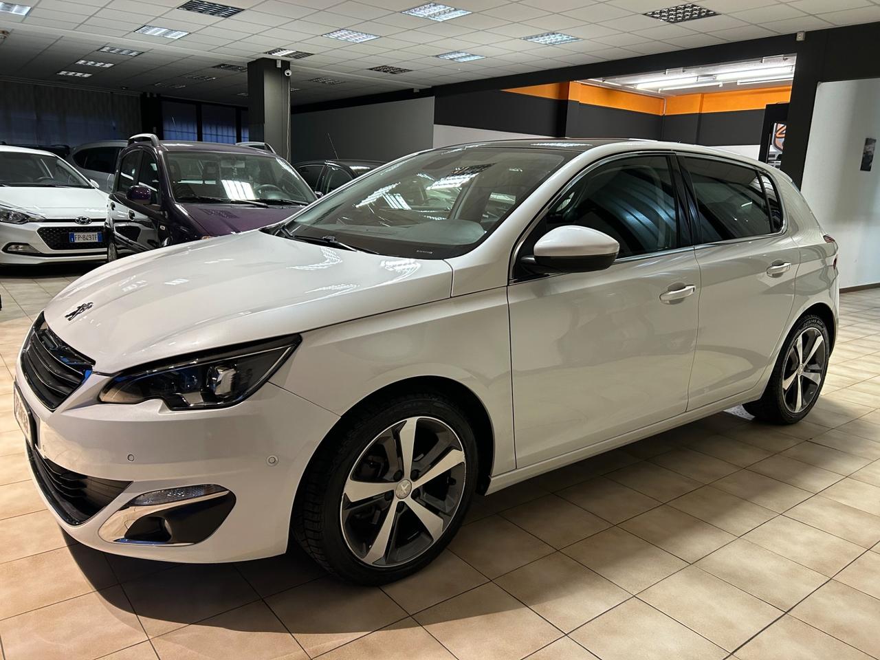 Peugeot 308- 2017 1.2 PureTech Turbo 130 CV 130.000 KM