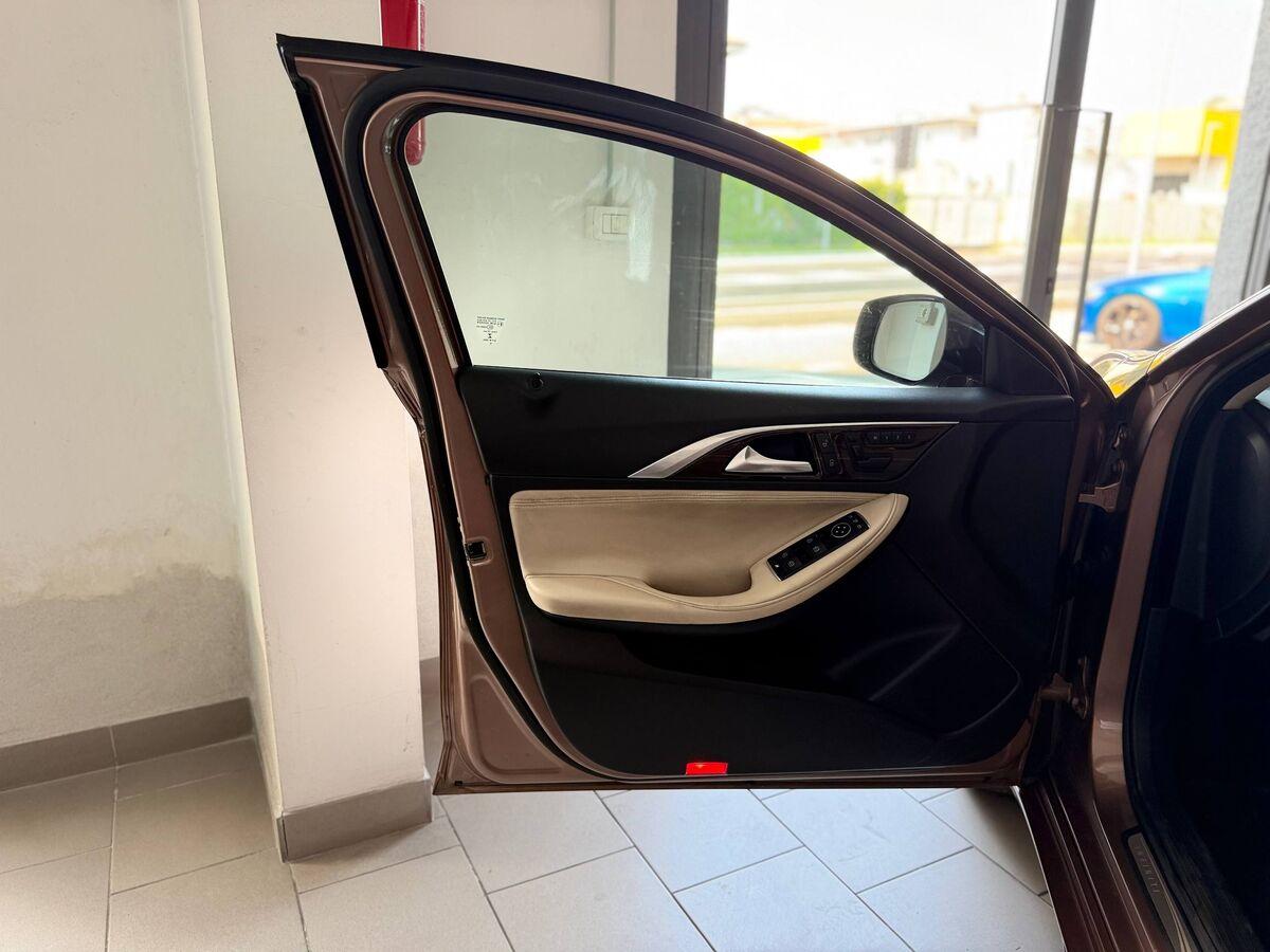 Infiniti Q30 2.2d Premium Tech Gallery White awd 170cv dct