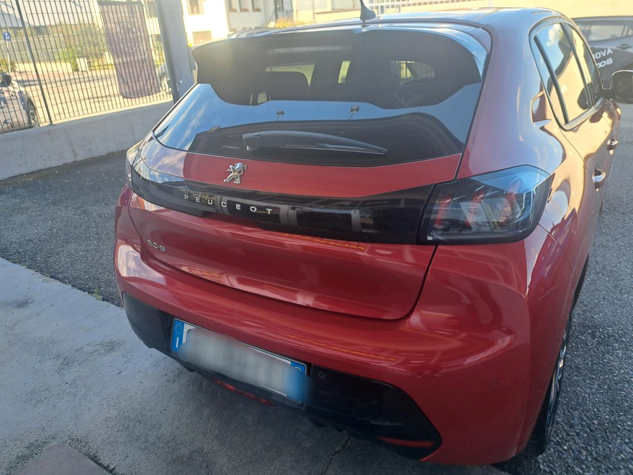Peugeot 208 CAMBIO AUTOMATICO 100 CV NESSUN OBBLIGO FINANZIARIO !!