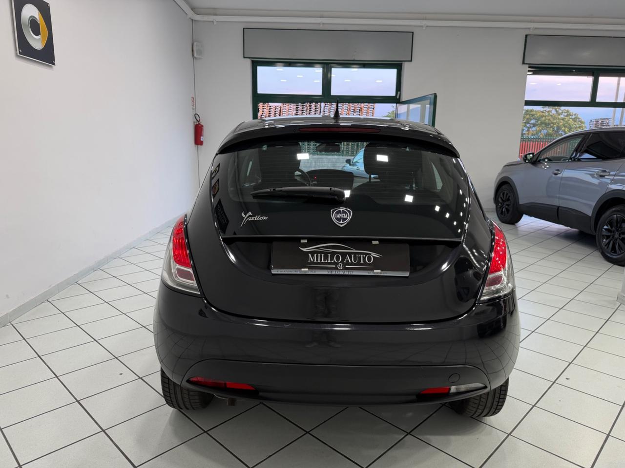 Lancia Ypsilon 1.2 69 CV 5 porte GPL Ecochic Black and Noir