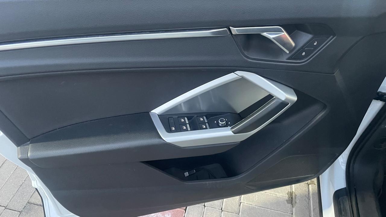 Audi Q3 35 TFSI Business Advanced