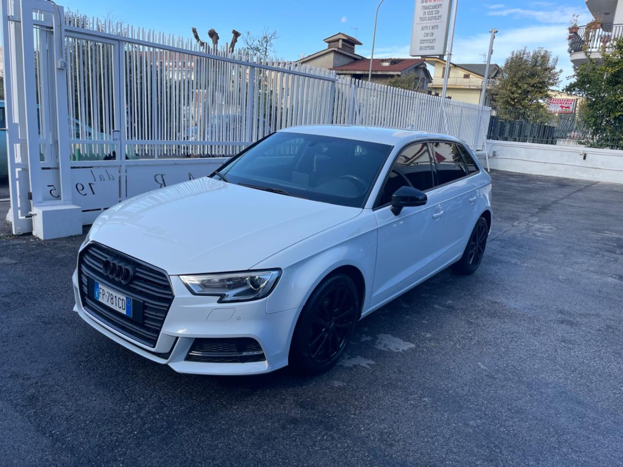 Audi A3 SPB 2.0 TDI S tronic Sport (IDENTITY BLACK)