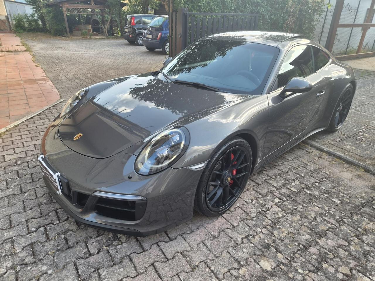 Porsche 911 3.0 Carrera 4 GTS Coupé
