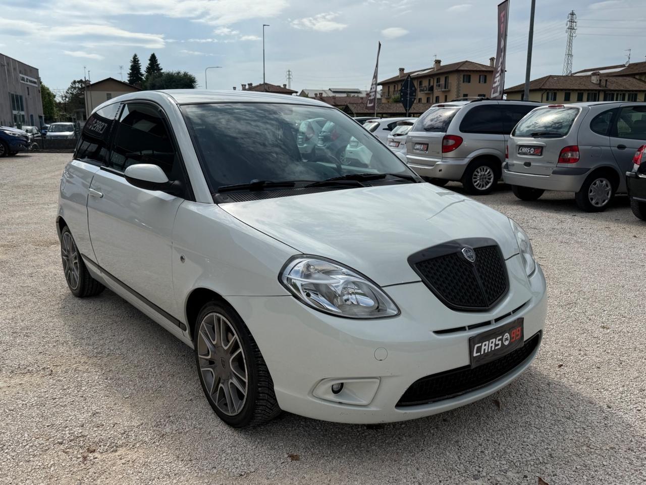 Lancia Ypsilon 1.4 16V MomoDesign