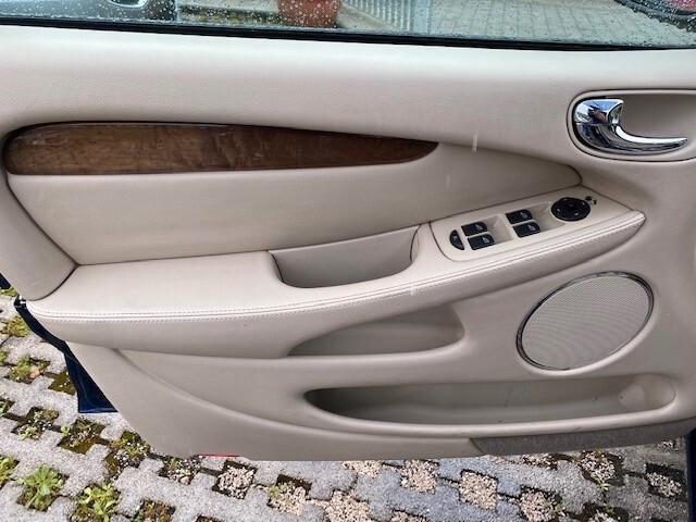 Jaguar X-Type 2.0 V6 24V cat Executive-2002