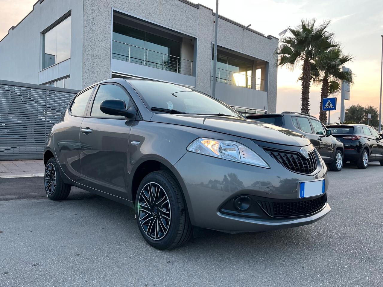 Lancia Ypsilon 1.0 FireFly 5 porte S&S Hybrid Oro Km0
