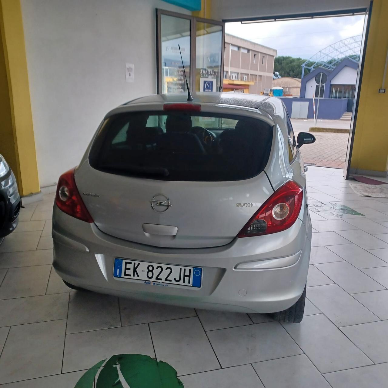 NEOPATENTATI BENZINA/GPL CORSA 1.2