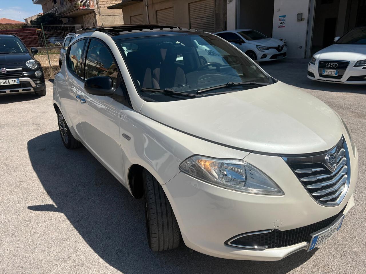 Lancia Ypsilon 0.9 TwinAir 85 CV 5 porte S&S Platinum