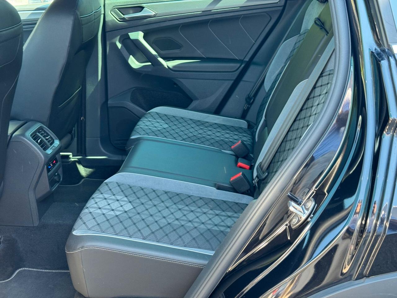 Volkswagen Tiguan 2.0 TDI 150 CV SCR DSG R-Line