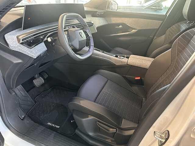 Peugeot e-3008 motore elettrico (73kWh) 210 CV Allure