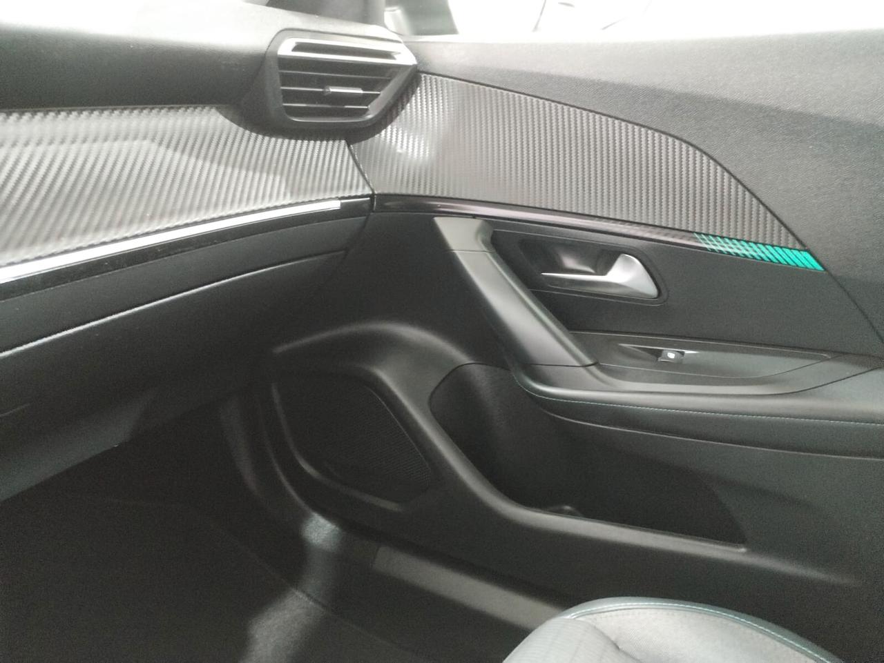 Peugeot 2008 BlueHDi 130 S&S EAT8 Allure Pack