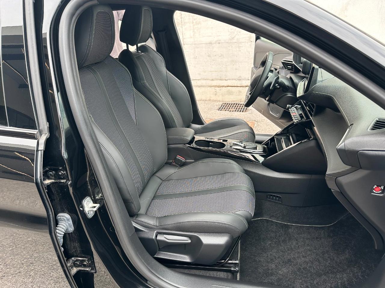 Peugeot 208 1.2 hybrid GT 145cv e-dcs 6
