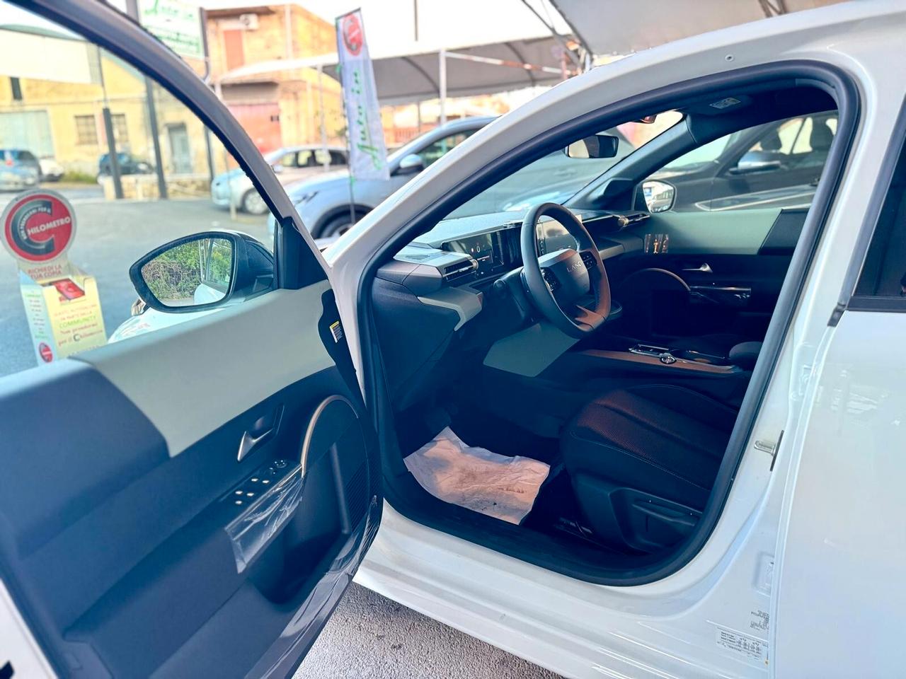 Lancia Ypsilon Hybrid e-DCT