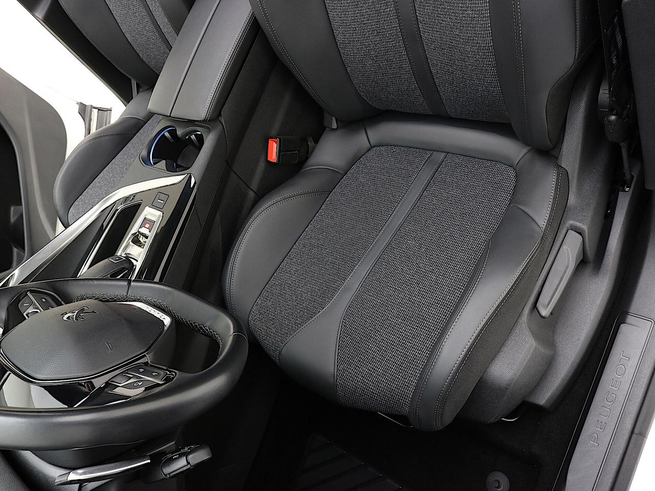 Peugeot 3008 1.5 BlueHDi EAT8 Allure TETTO APRIBIL