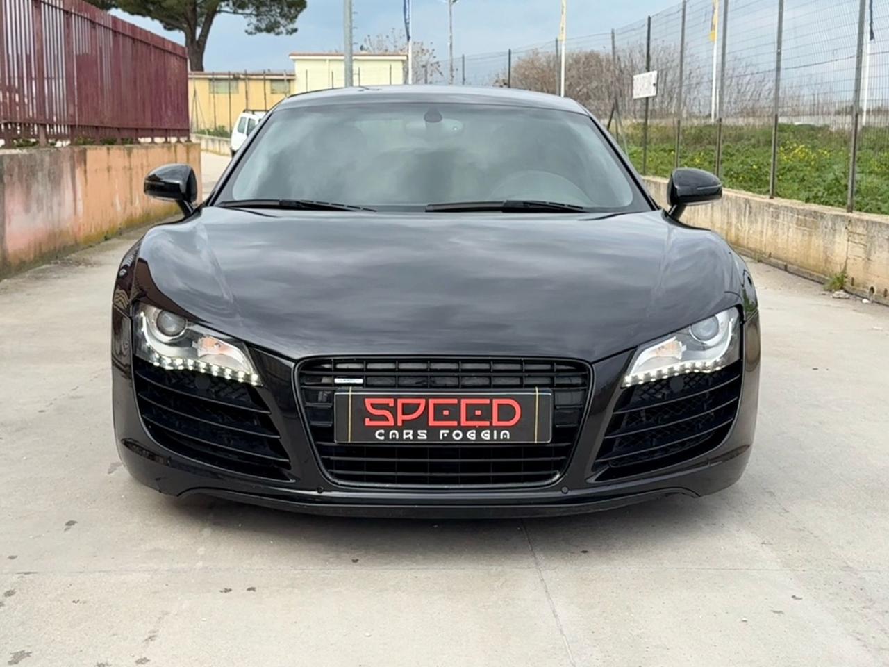 Audi R8 4.2 V8 FSI quattro R tronic