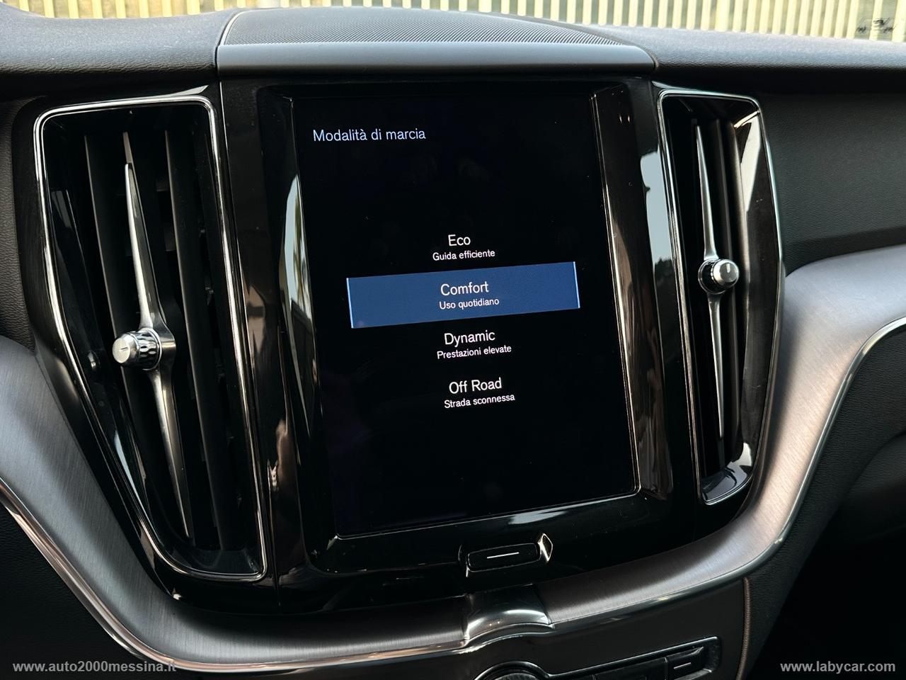 VOLVO XC60 B4 AWD GEARTRONIC MOMENTUM PRO IBRIDO DIESEL