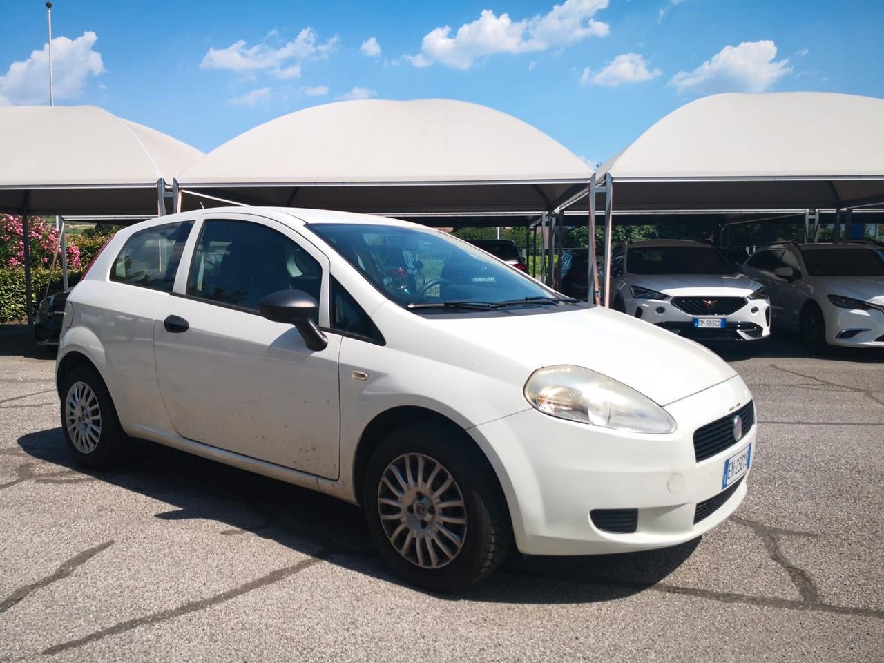 Fiat Grande Punto 1.2 3 porte ***NEOPATENTATI***DISTRIBUZIONE FATTA***