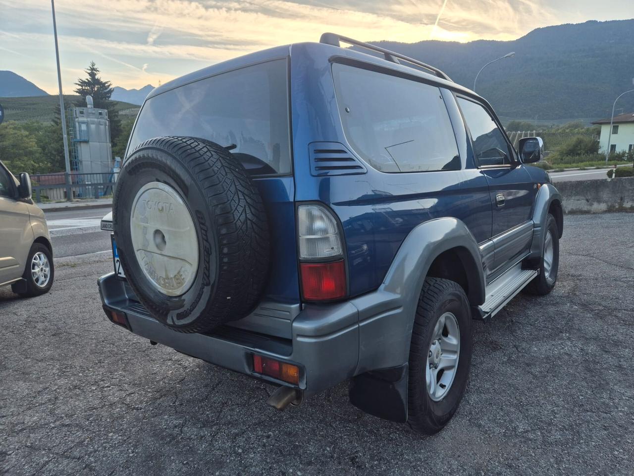 TOYOTA LAND CRUISER