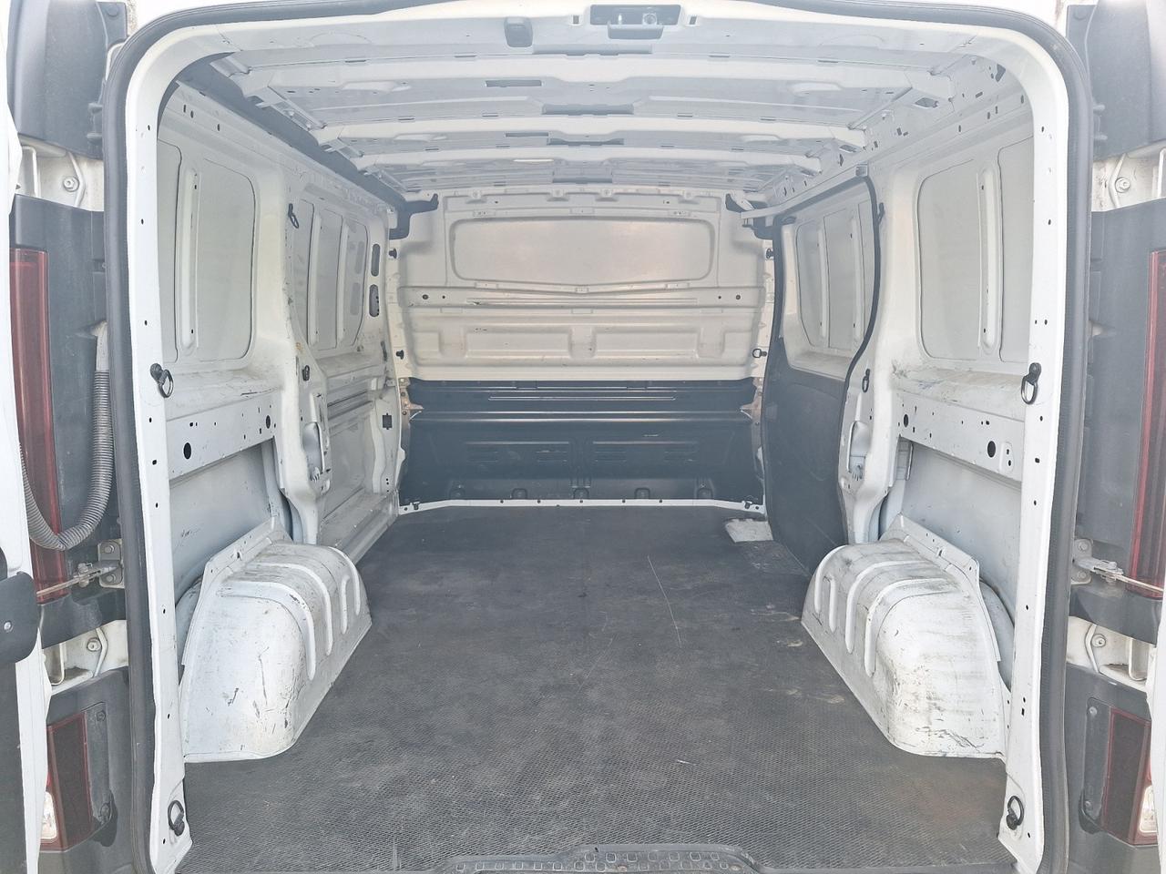 RENAULT Trafic T27 1.6 dci 120cv L1H1 Ice E6