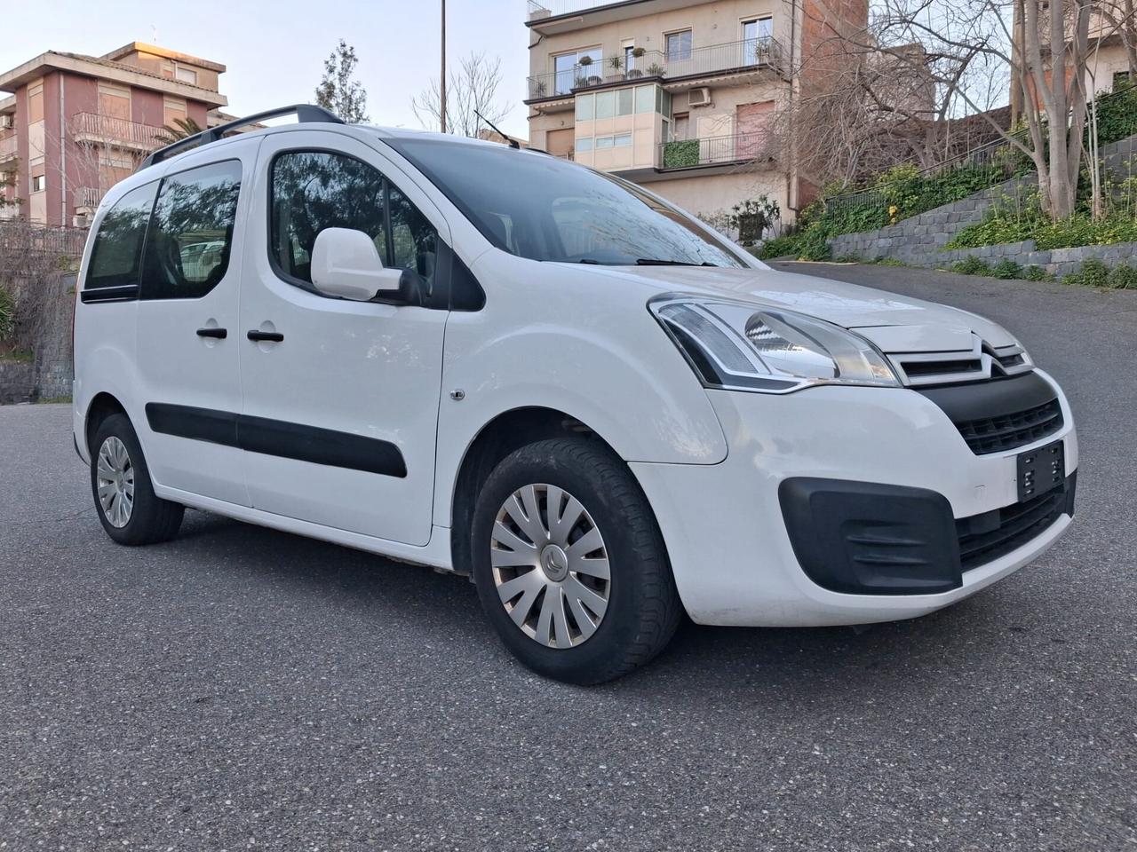 Citroen Berlingo Pianale ribassato con rampa disabili in carrozzina