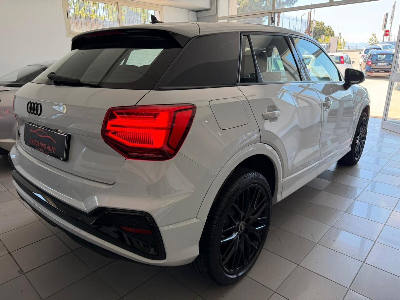 Audi Q2 35 TDI S tronic Identity Black